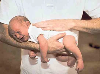 Yeni Doğan Bebeğin Gazı Nasıl Çıkarılır? Yeni Doğan Bebeğin Gazı Nasıl Çıkarılır?